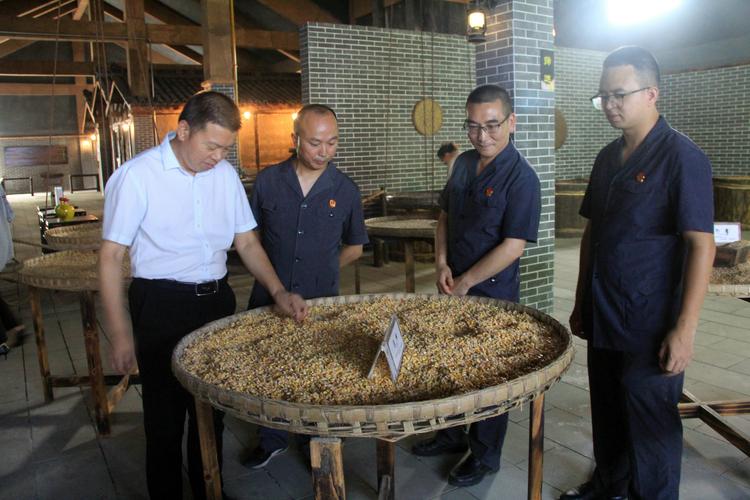 高效標(biāo)簽剝離機(jī)在生產(chǎn)中的應(yīng)用提升工作效率