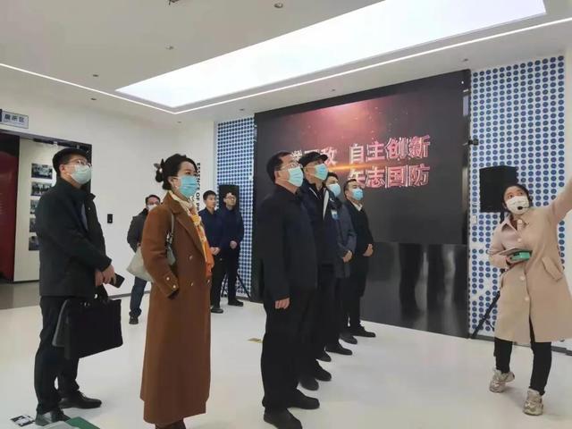 提高工作安全與設備保護的關鍵高效防靜電手腕帶報警器